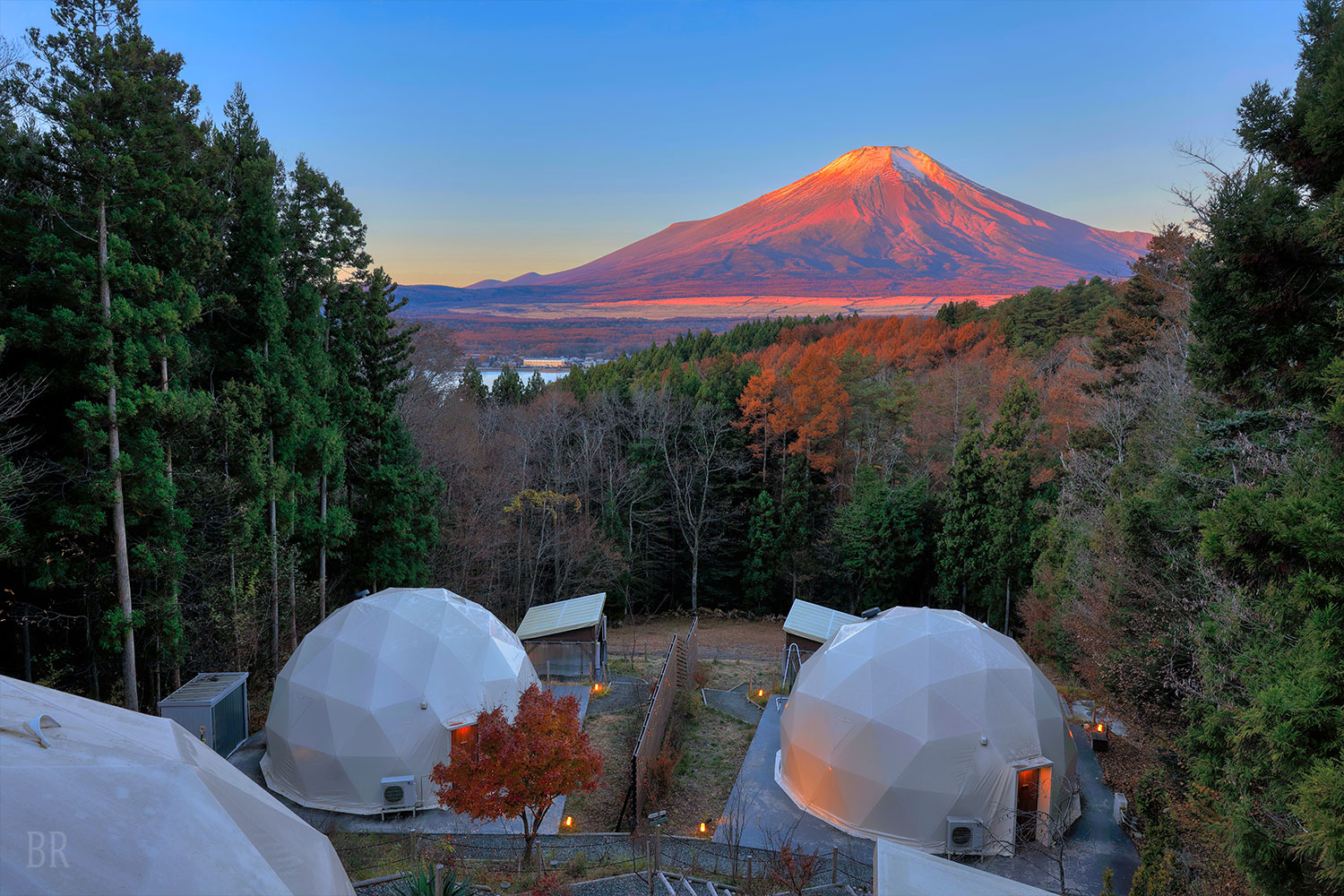 You can enjoy private glamping watching a view of Mt. Fuji