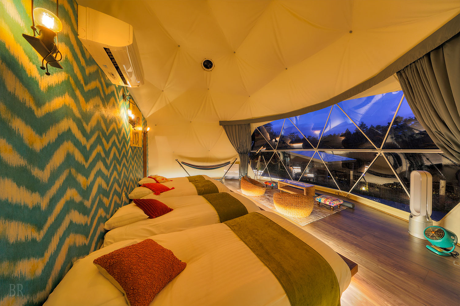 You can choose 2 types of room